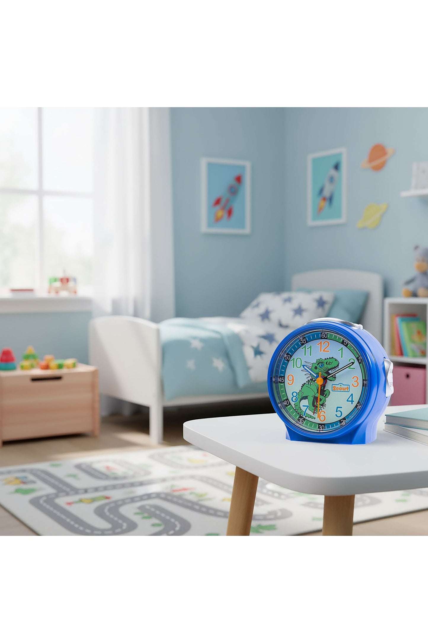Scout Wecker analog mit blauem Gehäuse der Serie "Blue Dino" mit buntem Lernziffernblatt und Dino-Motiv