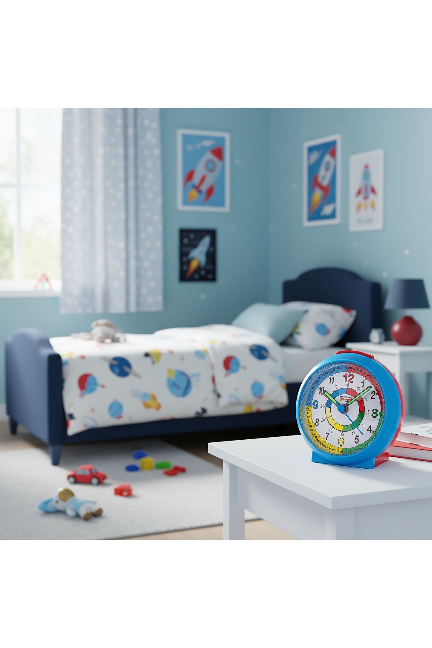 Scout Wecker analog mit blauem Gehäuse und buntem Lernziffernblatt für Kinder