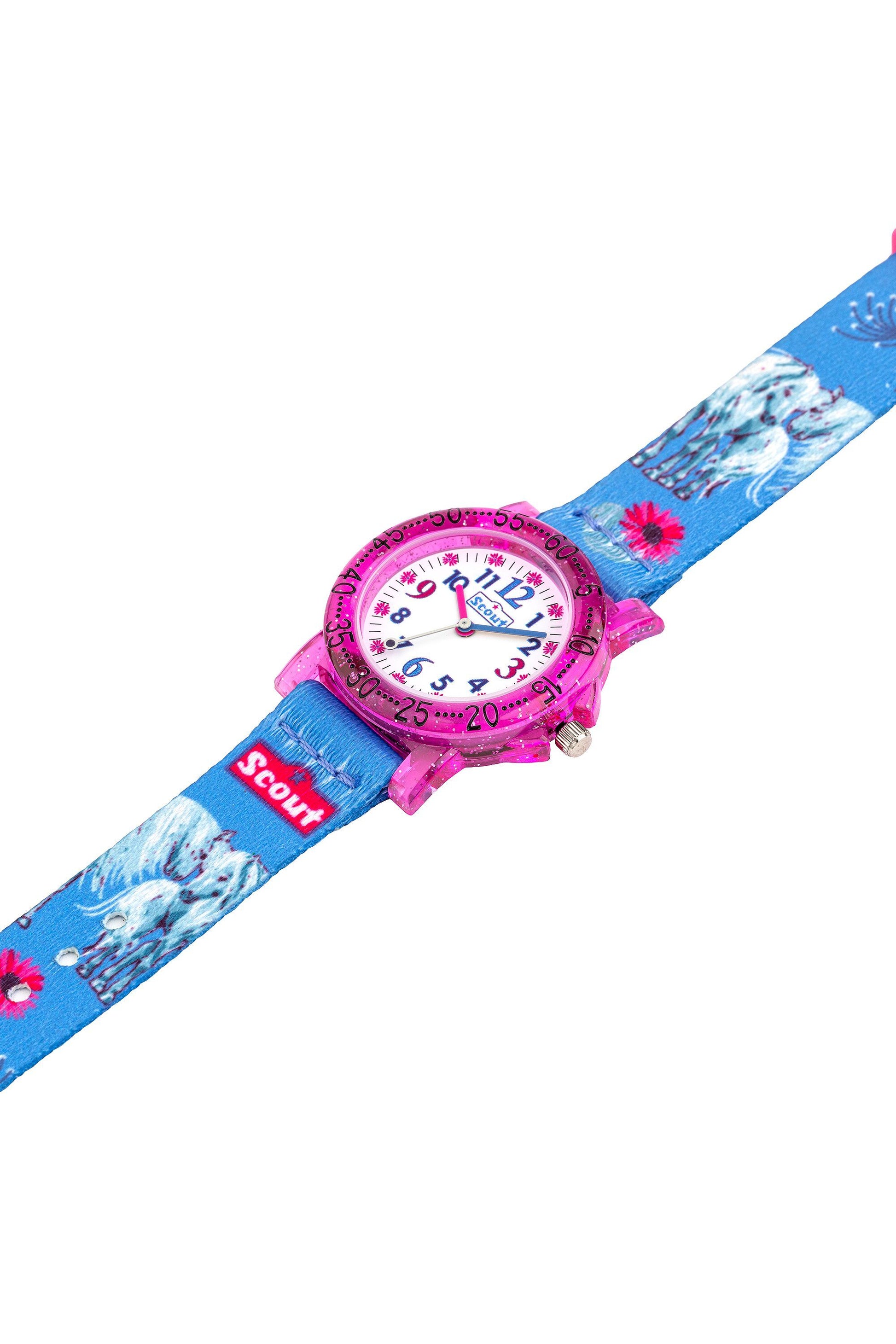 Detail der Kinderuhr mit silbernem Gehäuse, bunten Zahlen,Blumen und Pferden auf dem Band