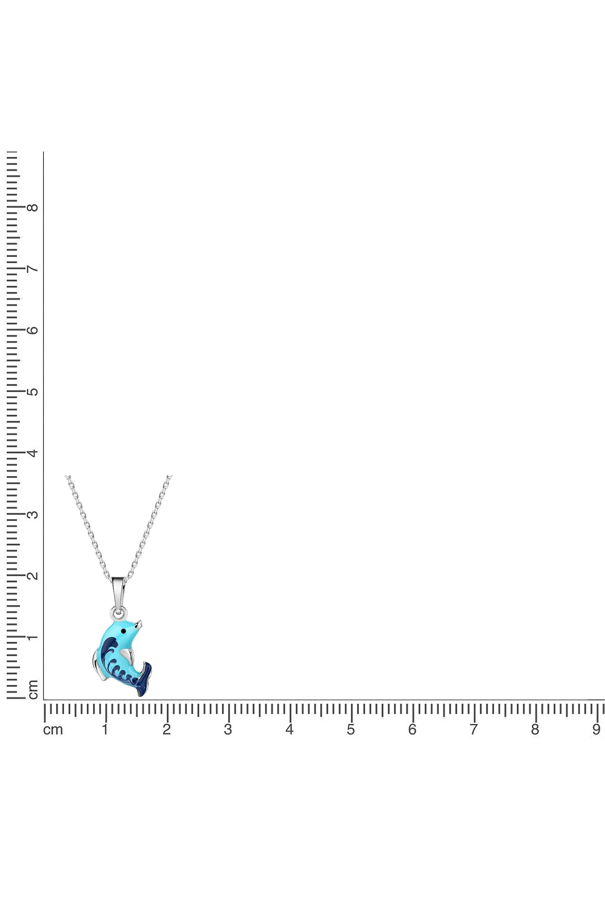 Silberne Scout Kette mit blauem Delfin Anhänger neben einem Lineal zur Größendarstellung
