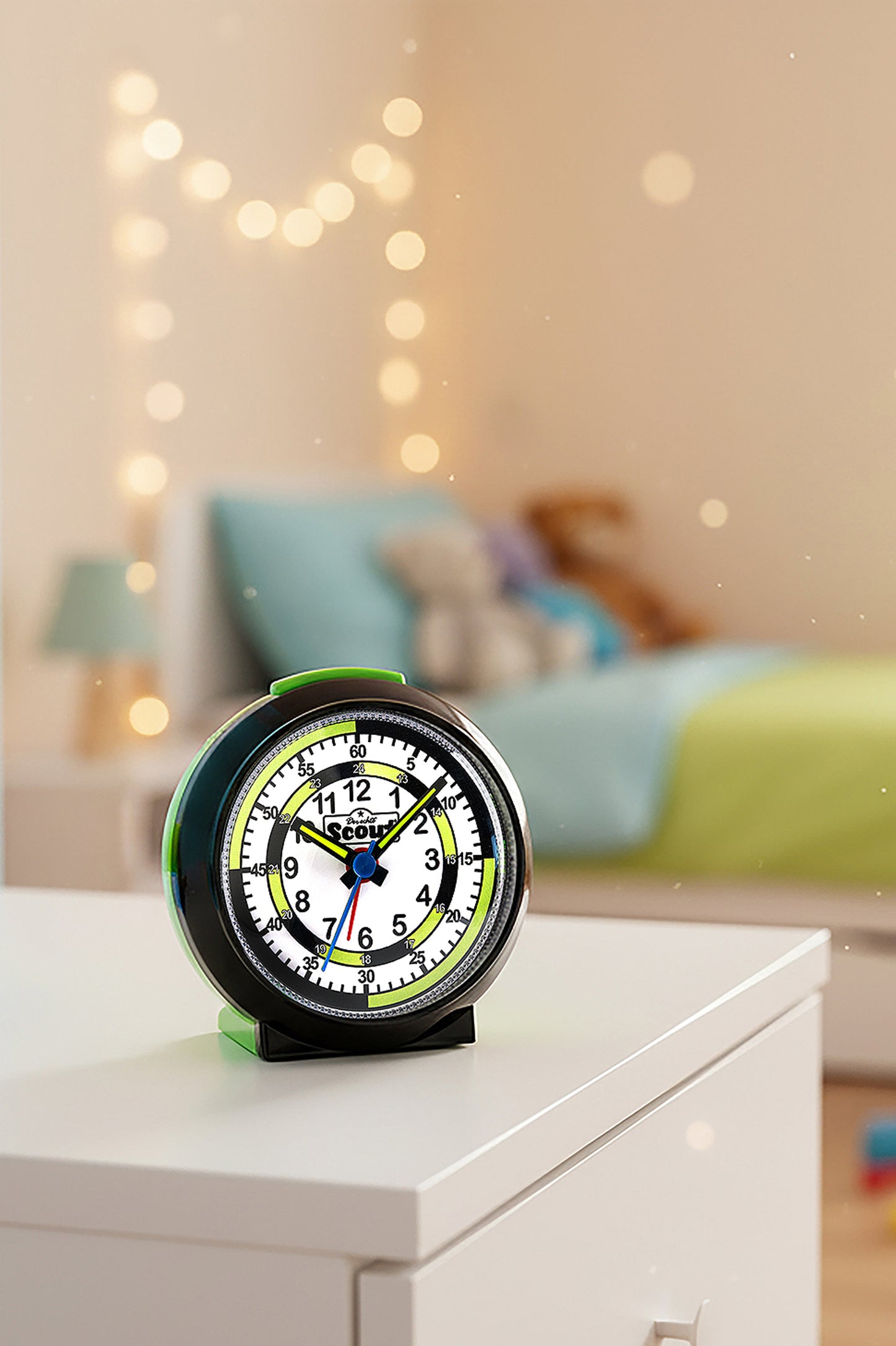 Scout Wecker analog mit schwarz grünem Gehäuse und Lernzifferblatt für Kinder